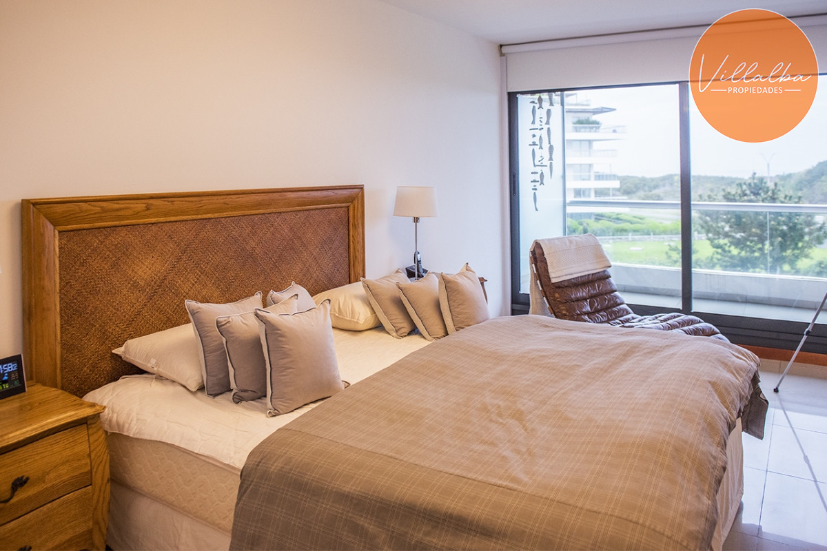 Apartamento ID.2369 - Hermoso Departamento en venta frente a Playa Brava, 3 dorm + dep. Marigot Brava