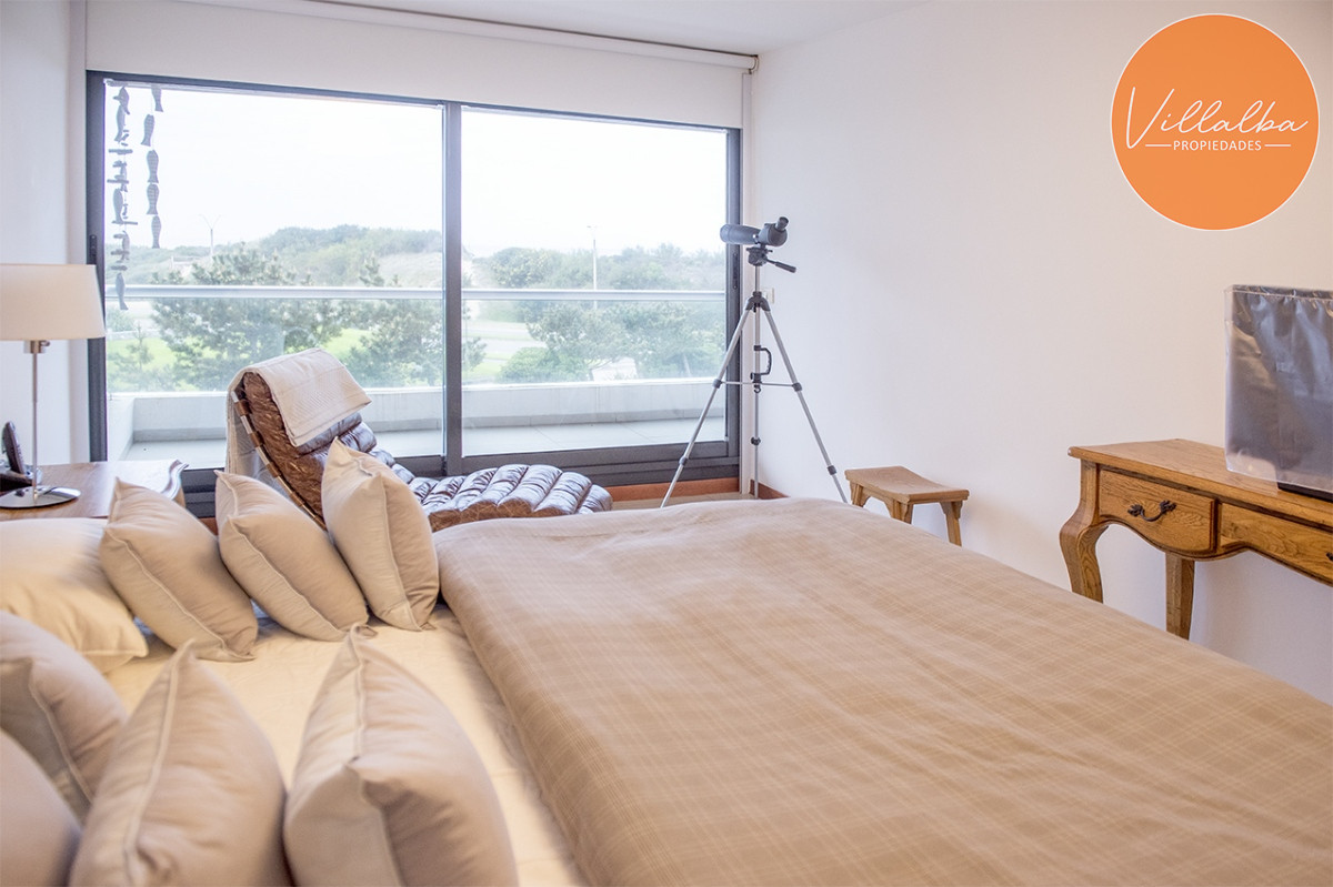 Apartamento ID.2369 - Hermoso Departamento en venta frente a Playa Brava, 3 dorm + dep. Marigot Brava