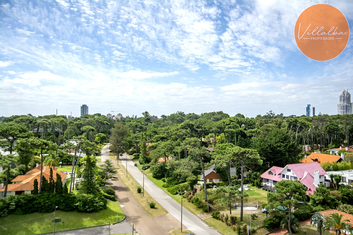 Apartamento ID.2860 - Vende apartamento de 4 dormitorios con 2 cocheras en Lincon Center, Playa Mansa, Punta del Este 