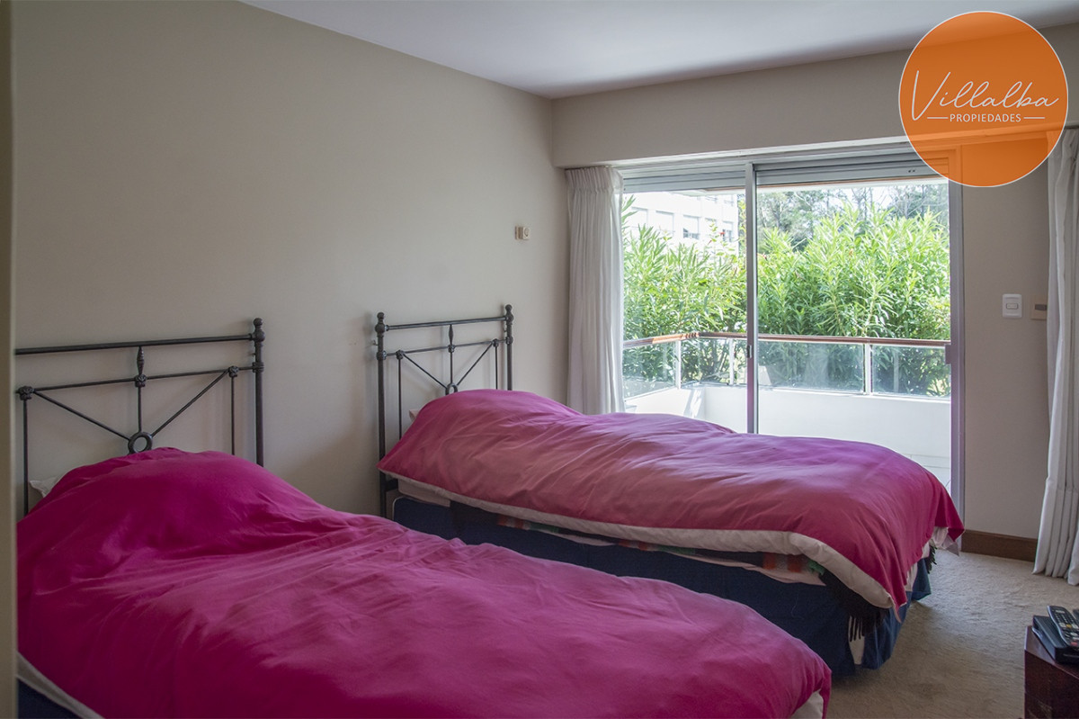 Apartamento ID.3609 - Apartamento de 4 dormitorios en Punta del Este frente al mar en Playa Brava