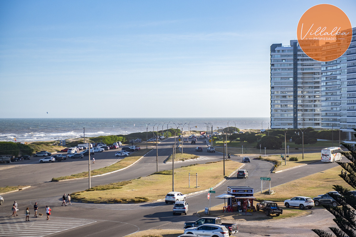 Apartamento ID.3431 - Apartamento Penthouse, frente al mar, playa brava, 3 dormitorios con hermosa vista