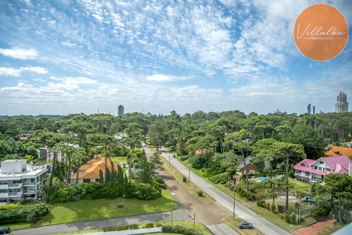 Apartamento ID.2860 - Vende apartamento de 4 dormitorios con 2 cocheras en Lincon Center, Playa Mansa, Punta del Este 