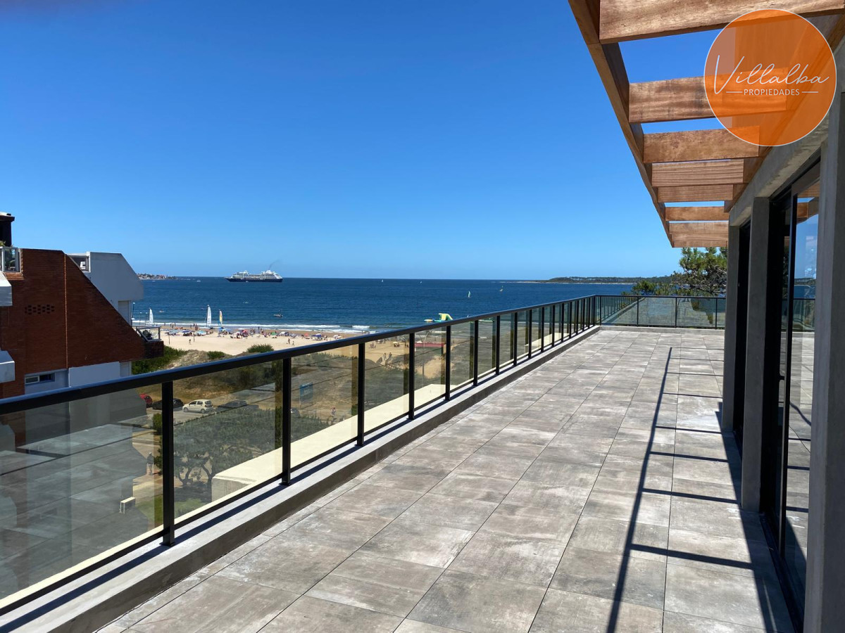 Apartamento ID.3416 - Vende oportunidad en Playa Mansa, primera línea de 2 dormitorios en Punta del Este 