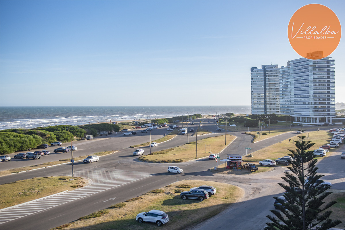 Apartamento ID.3431 - Apartamento Penthouse, frente al mar, playa brava, 3 dormitorios con hermosa vista