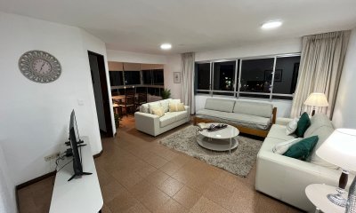 Vende apartamento de 2 dormitorios en Punta del Este