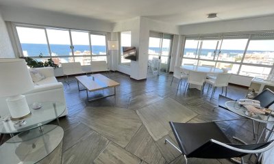 Apartamento de 3 dormitorios en Península, Punta del Este con vista al mar