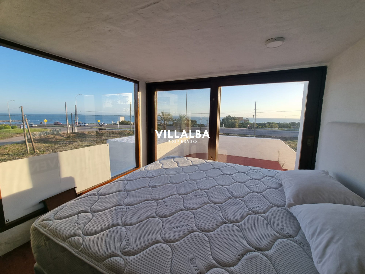 Apartamento ID.2038 - Oportunidad, casa en primera línea de playa mansa.