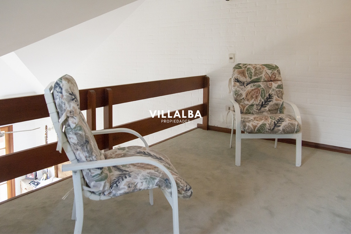 Casa ID.1694 - Gran chalet de 6 dormitorios en venta en zona residencial.