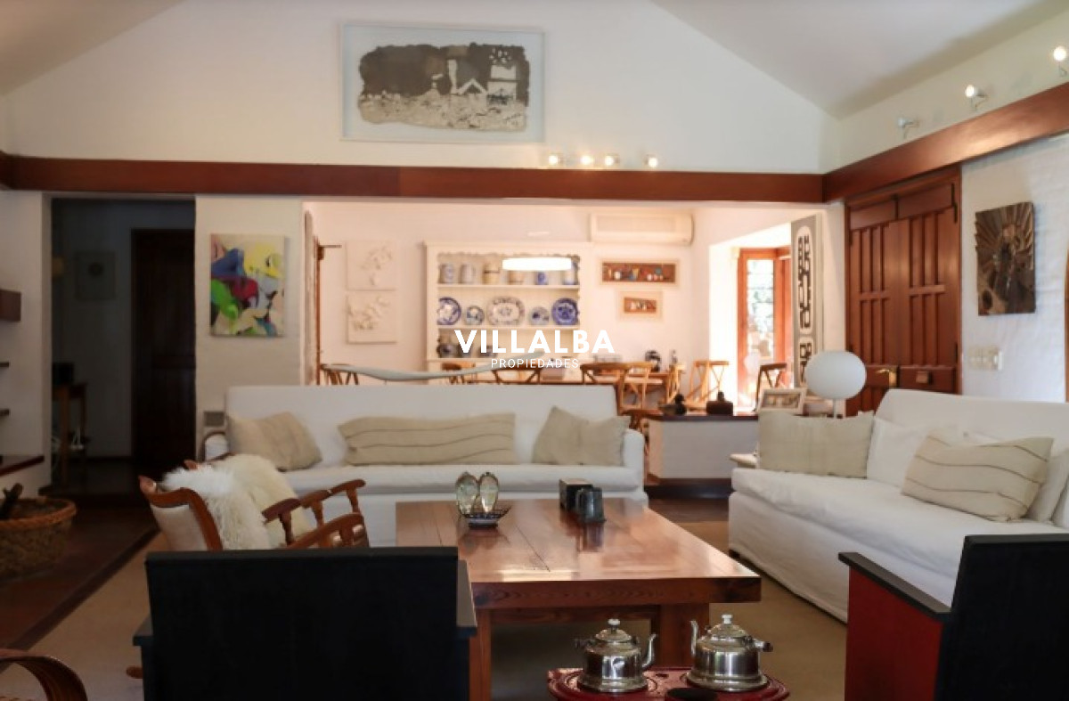Casa ID.4912 - Vende casa en playa brava, Punta del Este de 5 dormitorios 