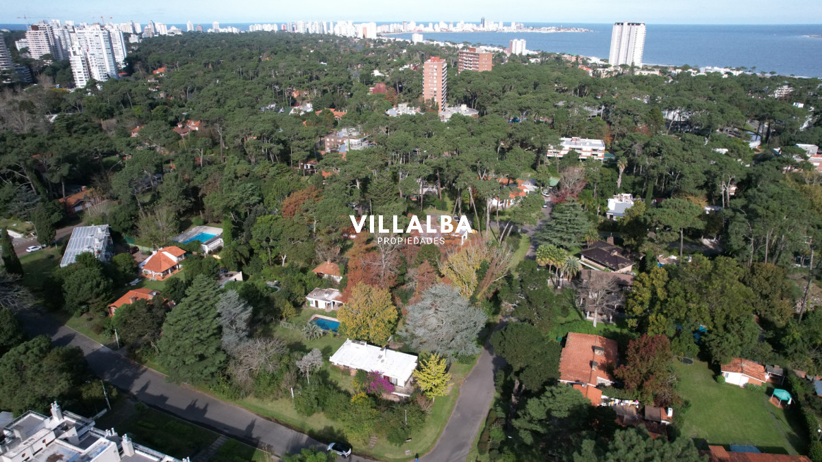 Casa ID.2933 - Casa en venta, Oportunidad para desarrollo inmobiliario en Playa Mansa, Punta del Este. 