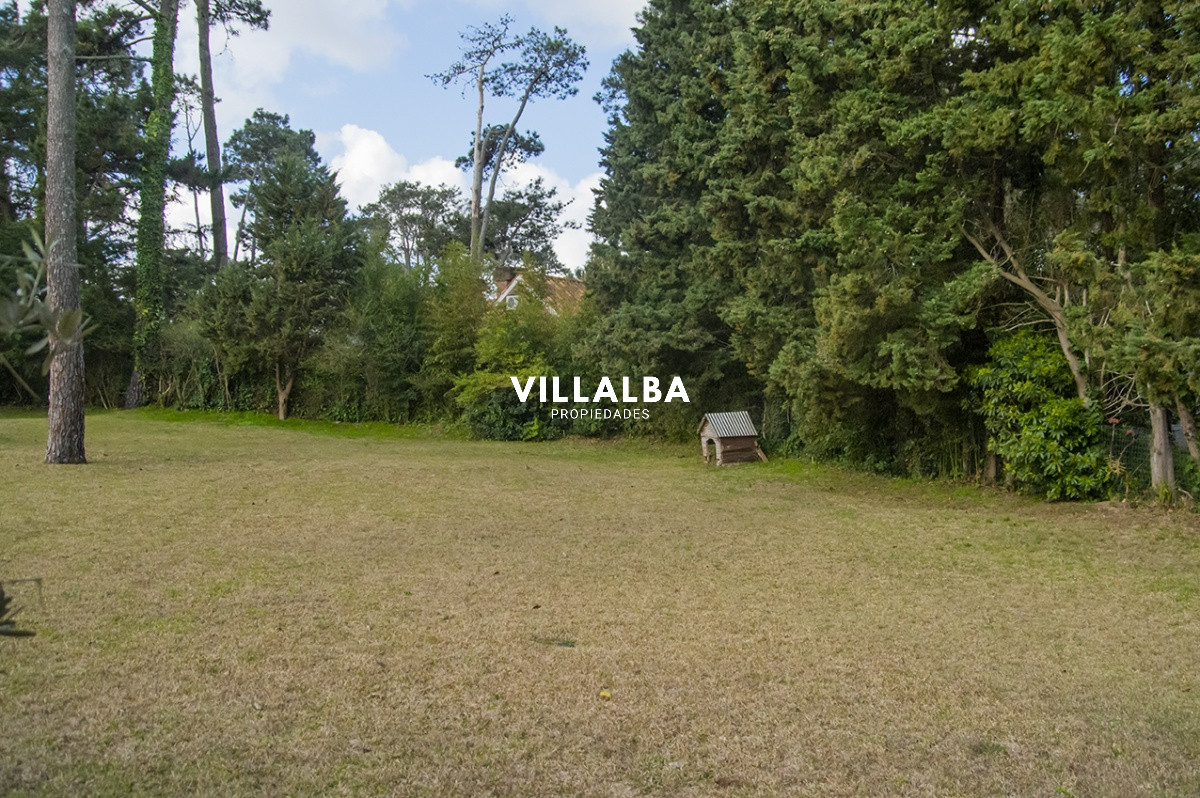 Casa ID.1694 - Gran chalet de 6 dormitorios en venta en zona residencial.