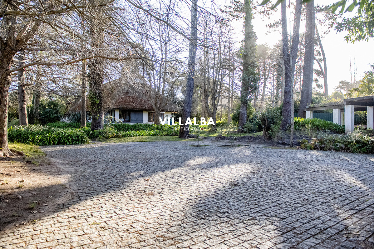 Casa ID.4913 - Casa de 4 dormitorios en venta, en Golf Punta del Este