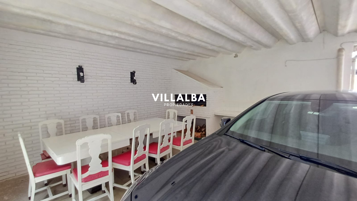 Apartamento ID.2803 - Vende Casa en Zona comercial en Lugano - Punta del Este