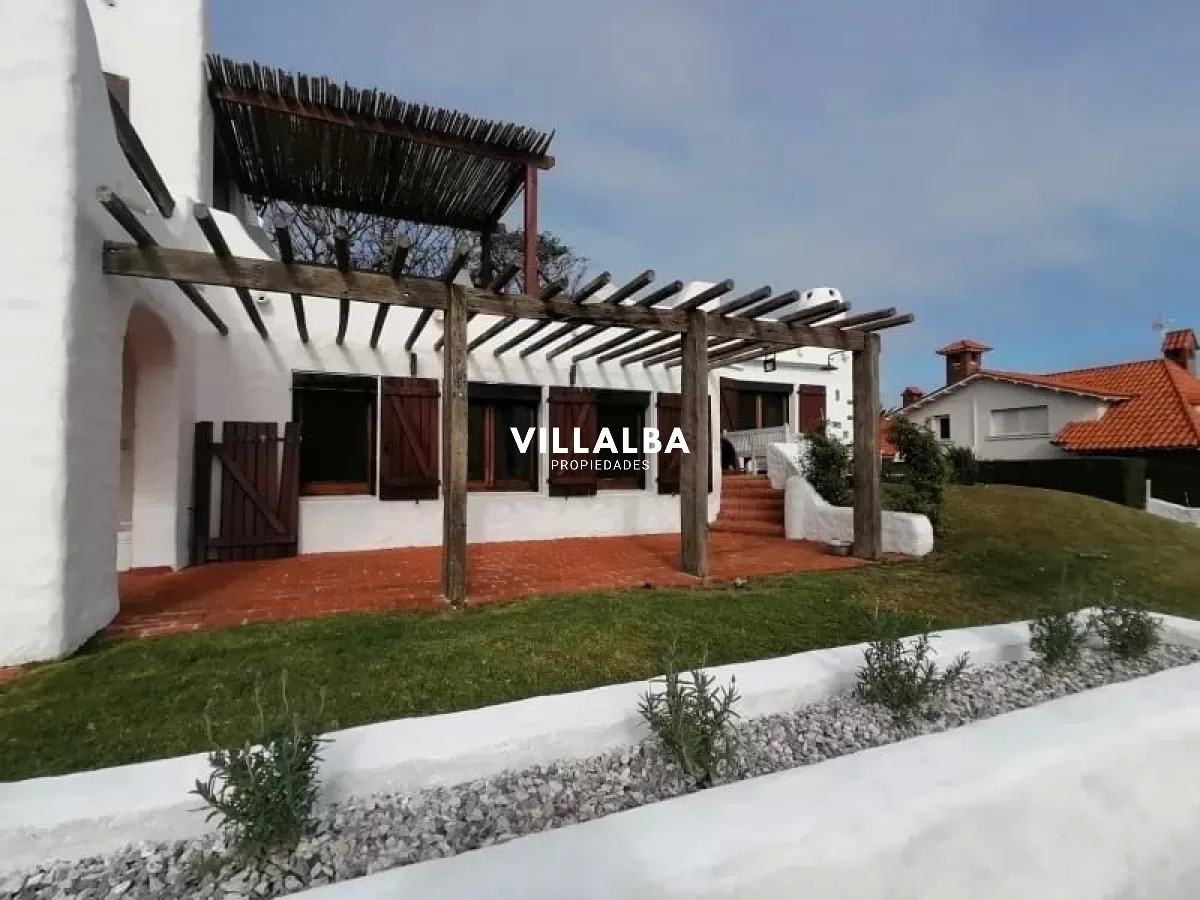Casa ID.3324 - Chalet en venta con vista al mar en casco histórico de la Península.