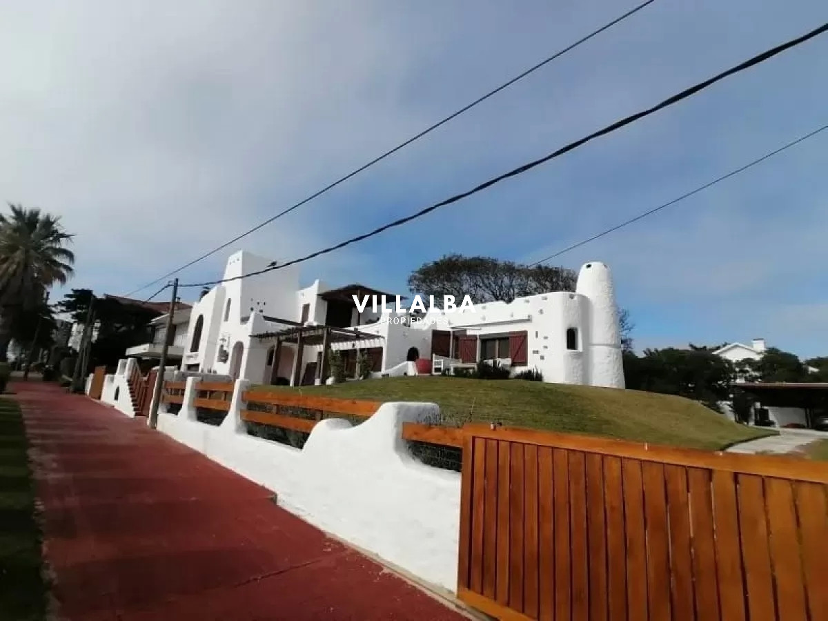 Casa ID.3324 - Chalet en venta con vista al mar en casco histórico de la Península.