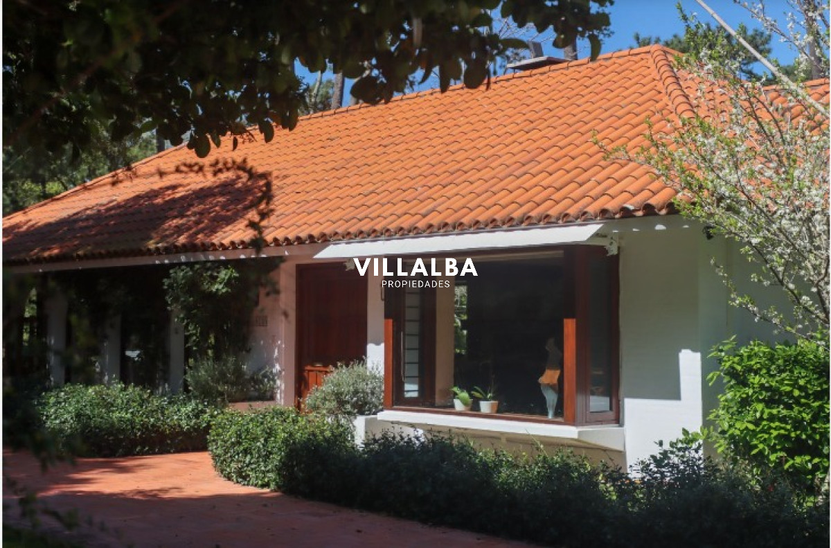 Casa ID.4912 - Vende casa en playa brava, Punta del Este de 5 dormitorios 