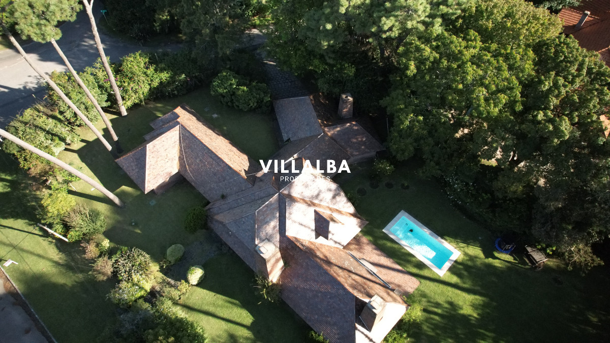 Apartamento ID.3323 - Hermosa mansión en Golf de 6 dormitorios , Punta del Este
