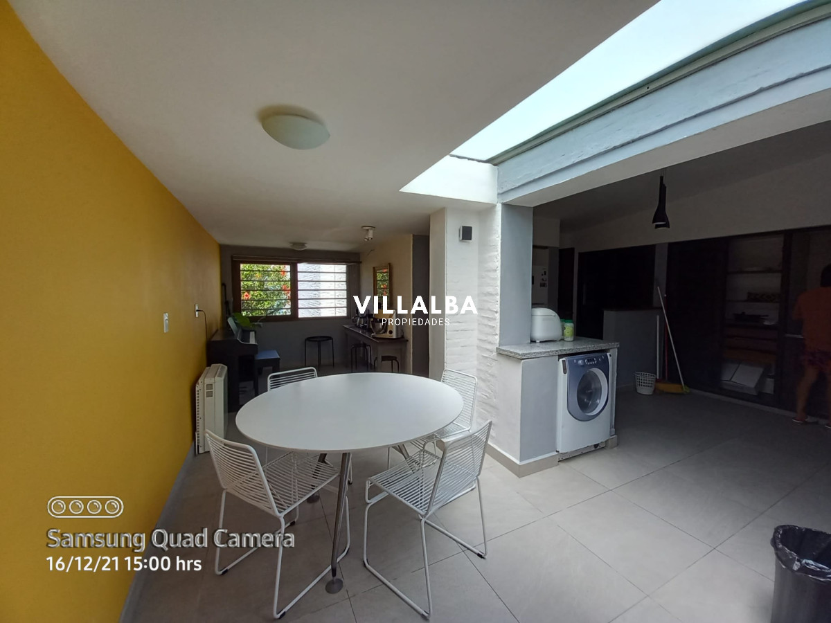 Casa ID.1689 - Vende casa en excelente estado, reciclada. De 6 dormitorios en Peninsula. Punta del Este