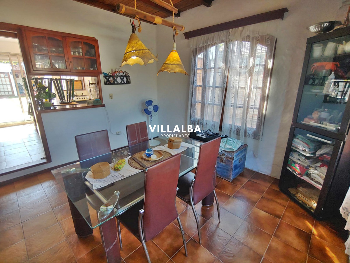 Apartamento ID.4413 - En venta casa de 4 dormitorios con piscina y parrillero en Las Delicias, Maldonado