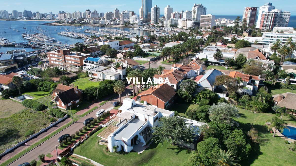 Casa ID.3324 - Chalet en venta con vista al mar en casco histórico de la Península.