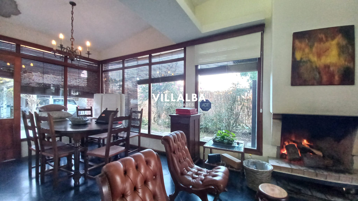 Apartamento ID.3319 - Vende casa de 3 dormitorios (incluye depp), en Parada 4 de Playa Mansa, Punta del Este