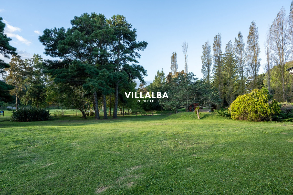 Apartamento ID.3251 - En venta casa de 4 dormitorios, con agradable entorno en Golf, Punta del Este.