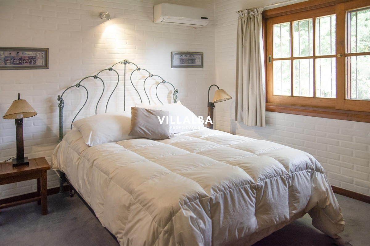 Casa ID.1694 - Gran chalet de 6 dormitorios en venta en zona residencial.