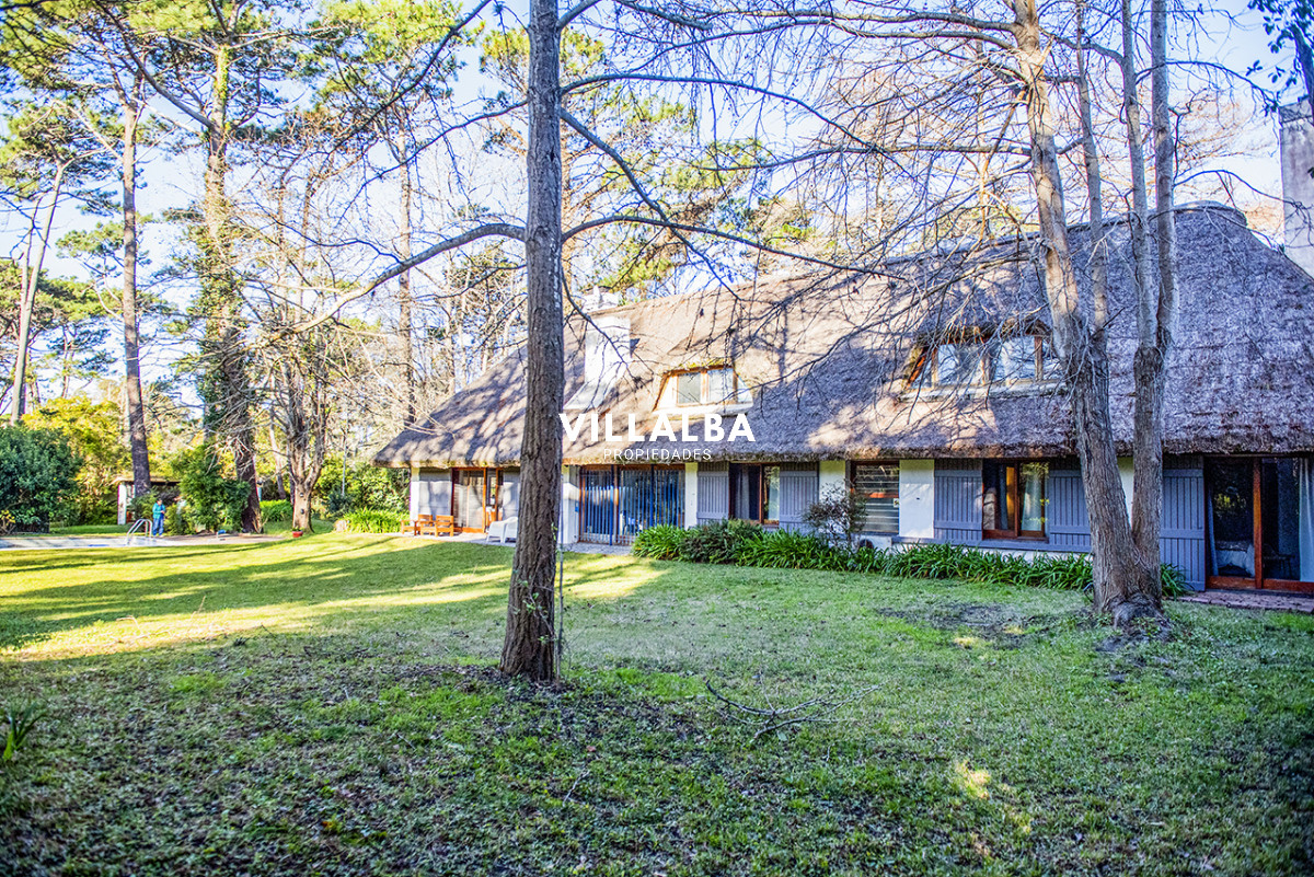 Casa ID.4913 - Casa de 4 dormitorios en venta, en Golf Punta del Este