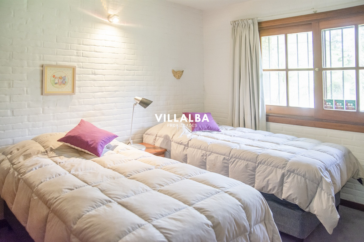 Casa ID.1694 - Gran chalet de 6 dormitorios en venta en zona residencial.