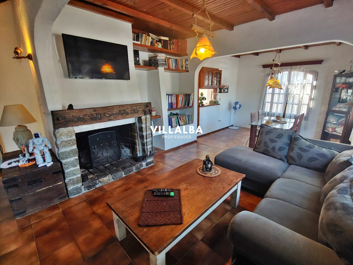 Apartamento ID.4413 - En venta casa de 4 dormitorios con piscina y parrillero en Las Delicias, Maldonado