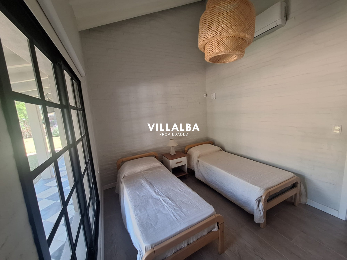 Apartamento ID.3826 - Vende casa de 3 dormitorios con fondo al Club de Golf, Punta Ballena