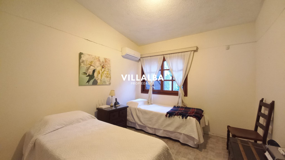Apartamento ID.3319 - Vende casa de 3 dormitorios (incluye depp), en Parada 4 de Playa Mansa, Punta del Este