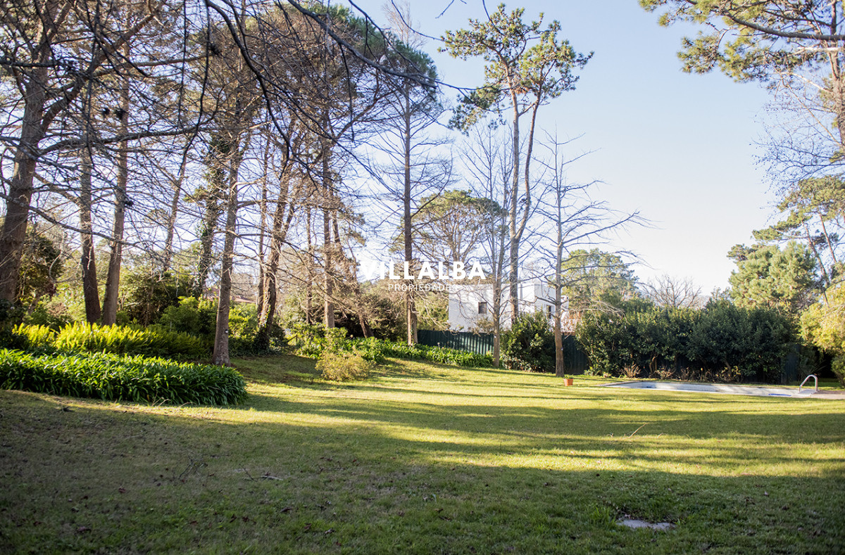 Casa ID.4913 - Casa de 4 dormitorios en venta, en Golf Punta del Este