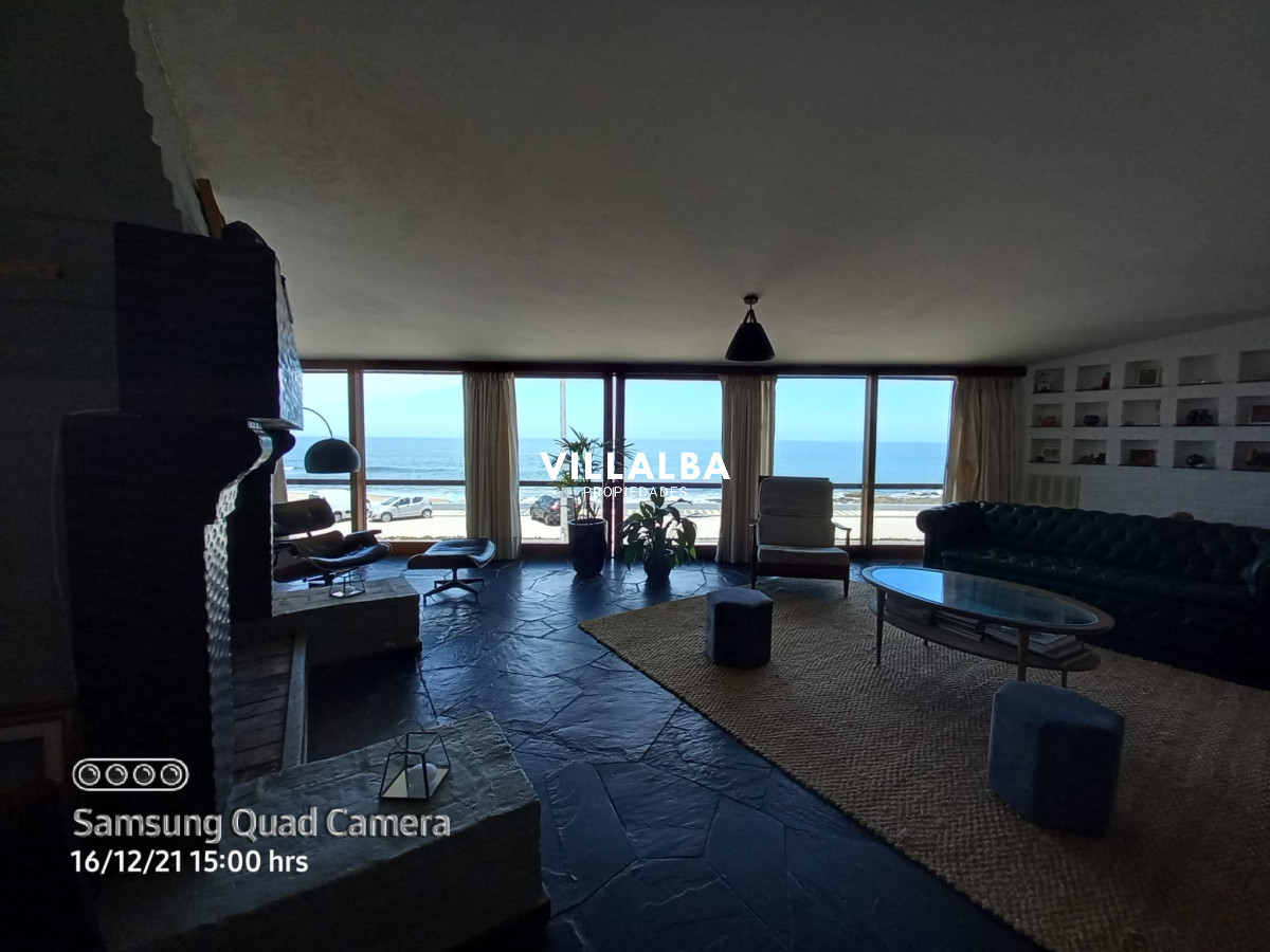 Casa ID.1689 - Vende casa en excelente estado, reciclada. De 6 dormitorios en Peninsula. Punta del Este