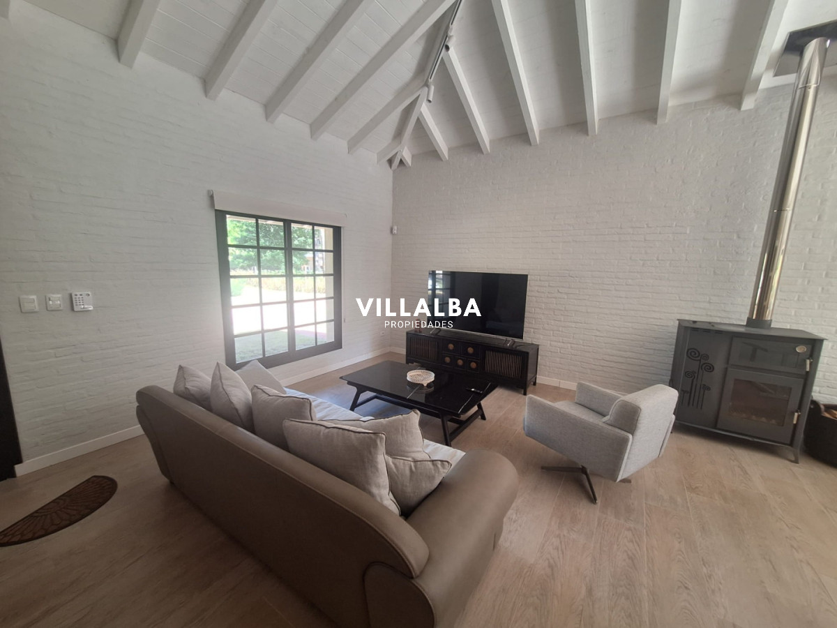 Apartamento ID.3826 - Vende casa de 3 dormitorios con fondo al Club de Golf, Punta Ballena