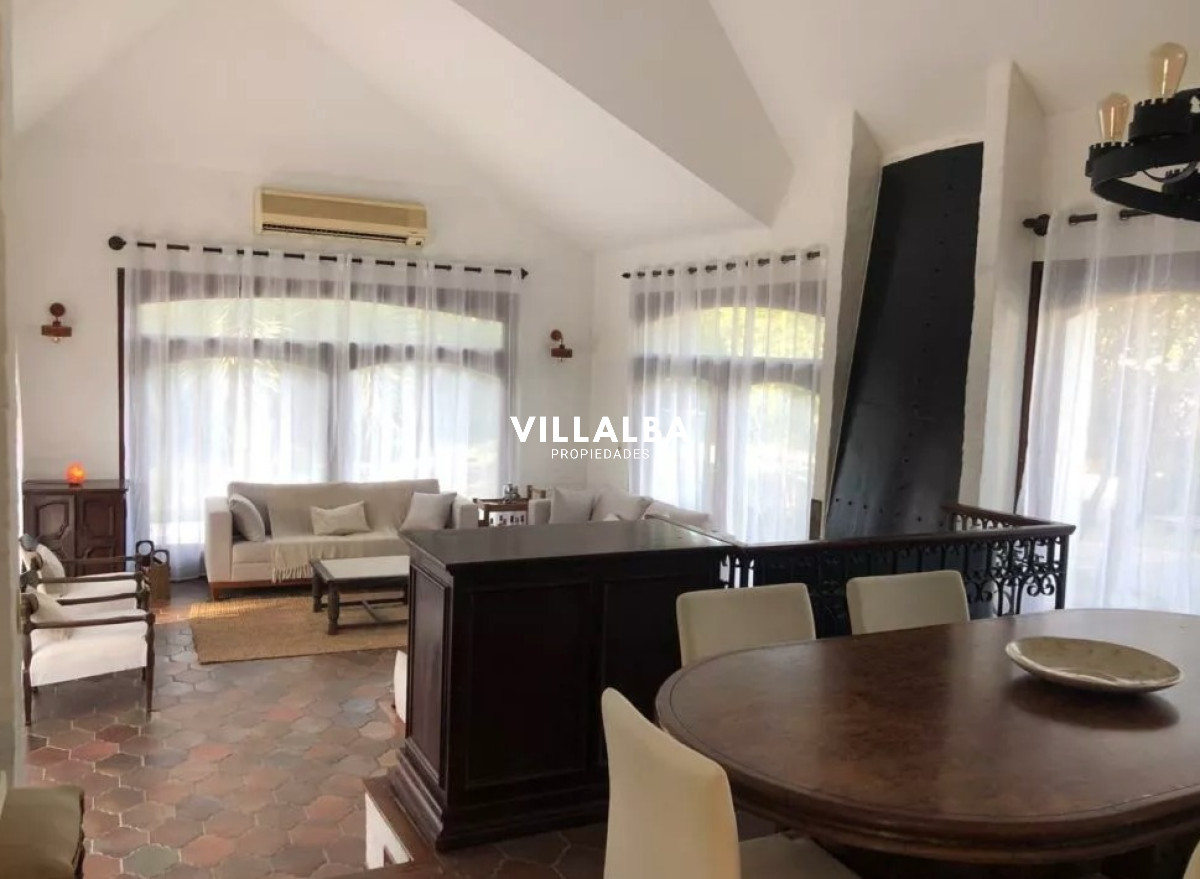Apartamento ID.4770 - Vende espectacular casa en Lugano de 3 dormitorios, con piscina y parrillero.
