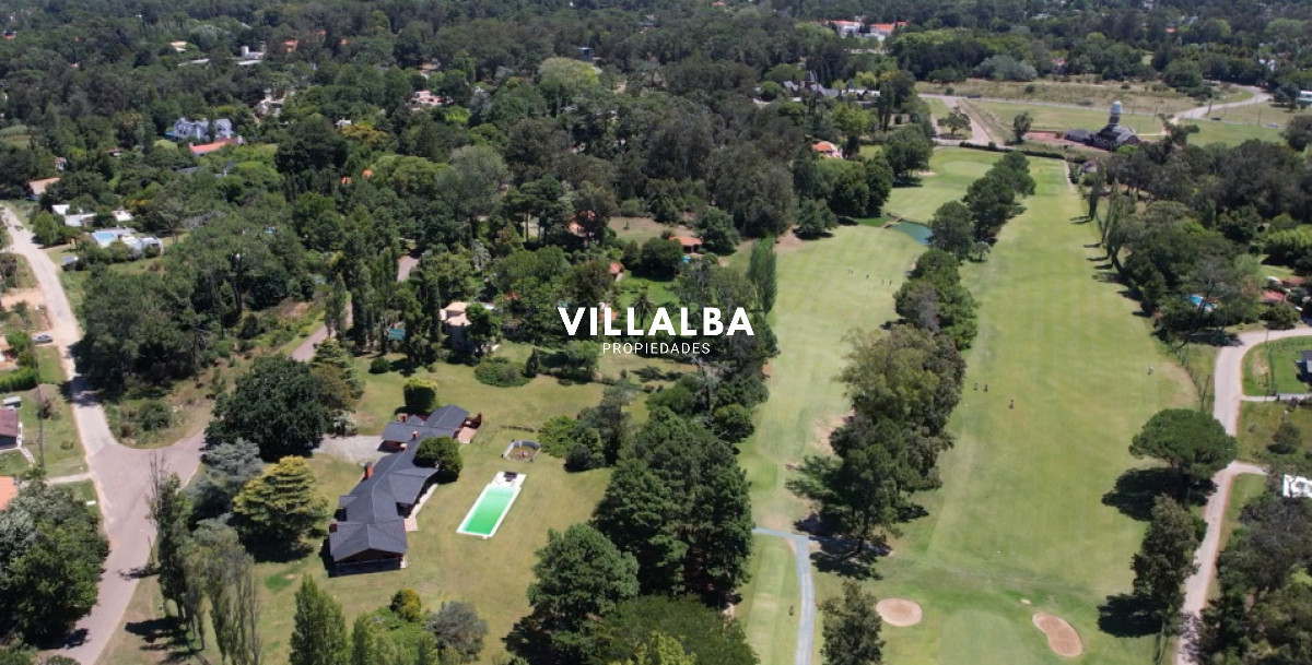 Casa ID.3251 - En venta casa de 4 dormitorios, con agradable entorno en Golf, Punta del Este.