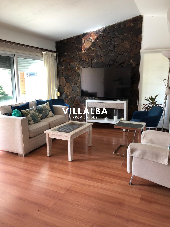 Apartamento ID.4348 - Vendemos casa en Playa Mansa Punta del este