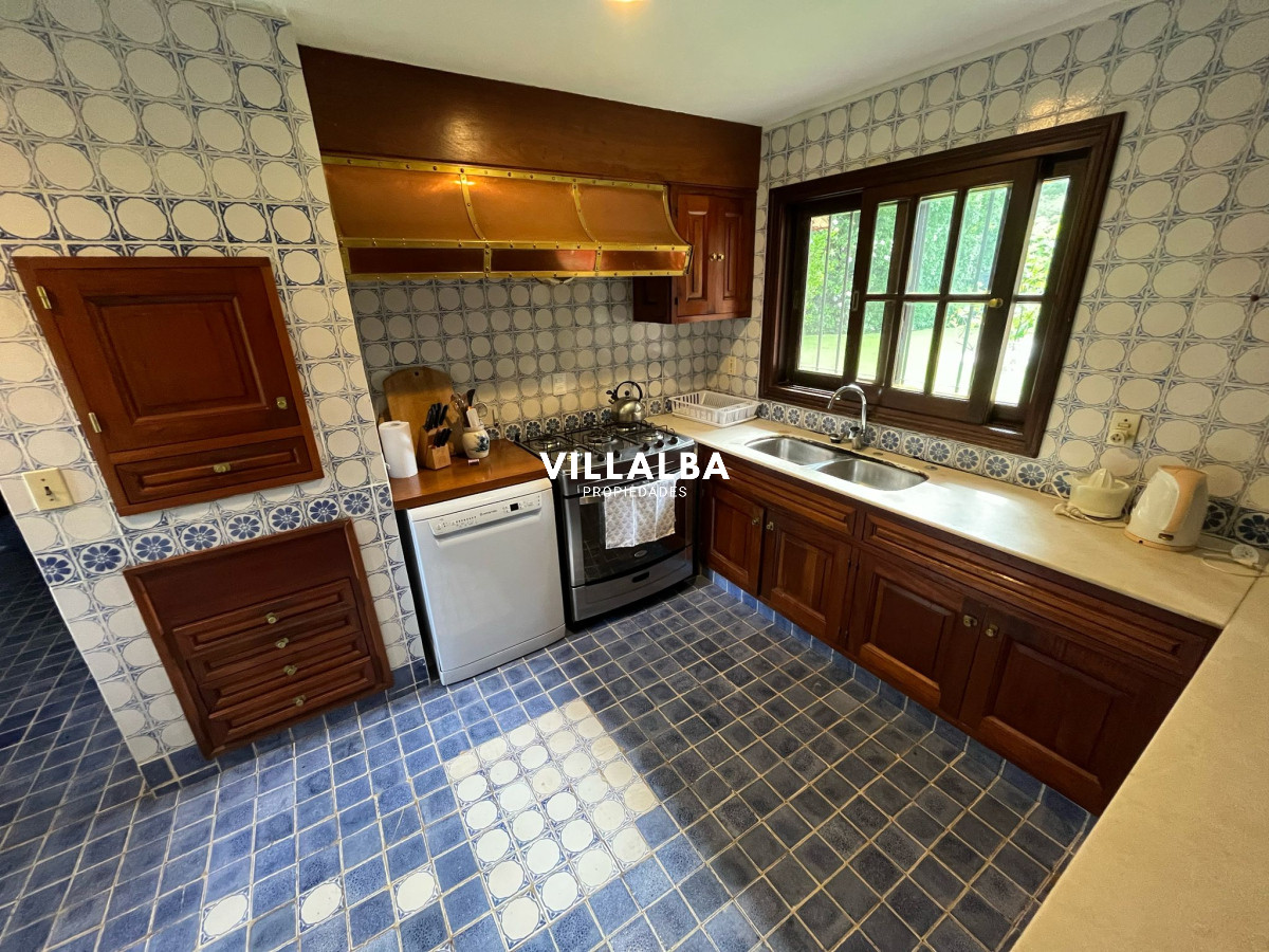Apartamento ID.3323 - Hermosa mansión en Golf de 6 dormitorios , Punta del Este