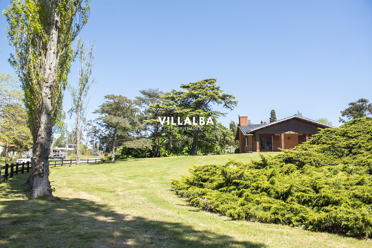 Casa ID.3251 - En venta casa de 4 dormitorios, con agradable entorno en Golf, Punta del Este.