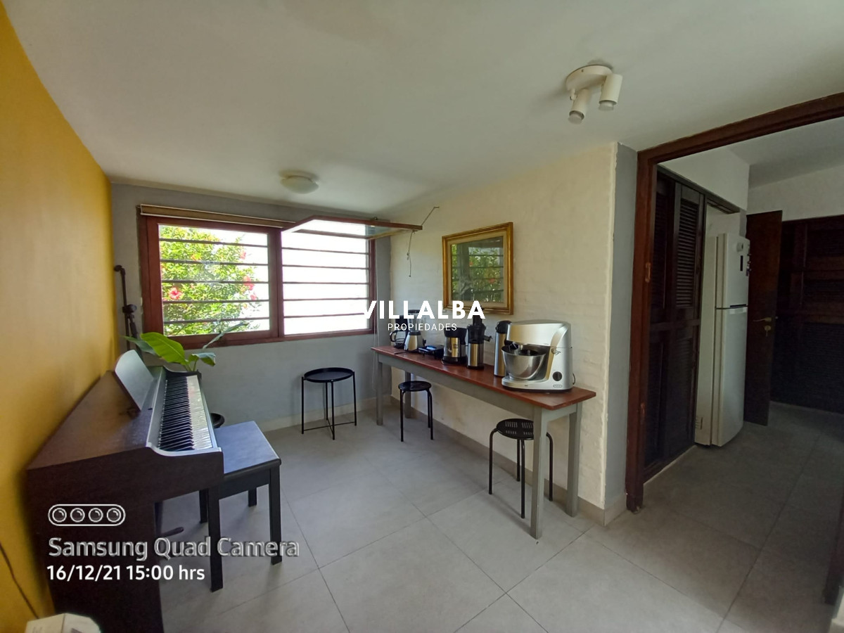 Casa ID.1689 - Vende casa en excelente estado, reciclada. De 6 dormitorios en Peninsula. Punta del Este