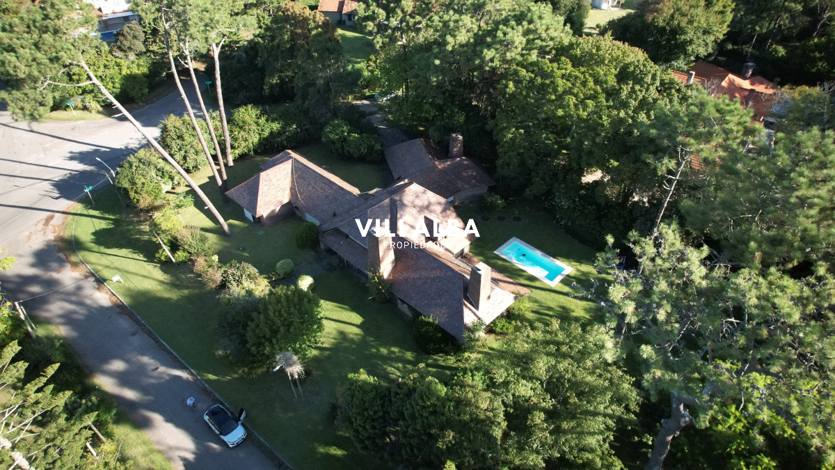 Apartamento ID.3323 - Hermosa mansión en Golf de 6 dormitorios , Punta del Este
