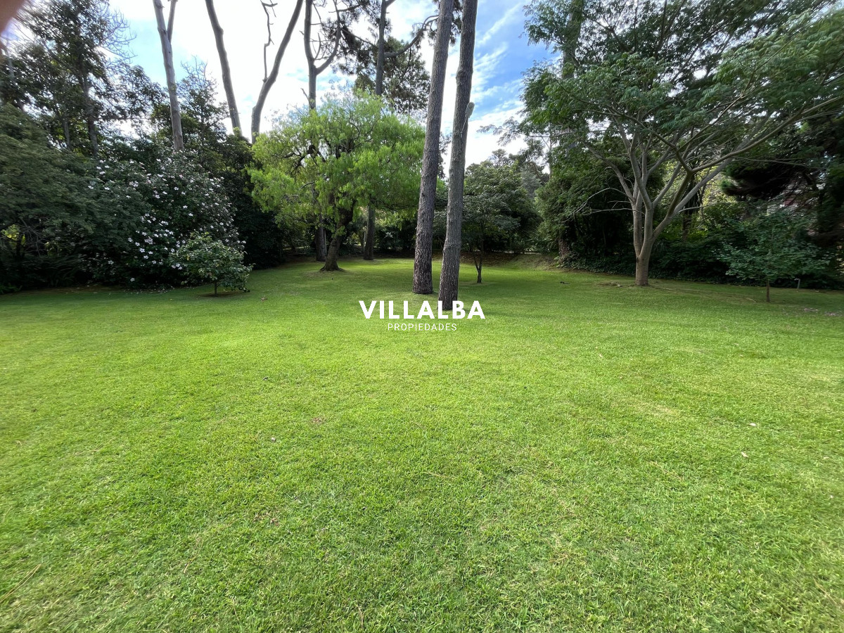 Apartamento ID.3323 - Hermosa mansión en Golf de 6 dormitorios , Punta del Este