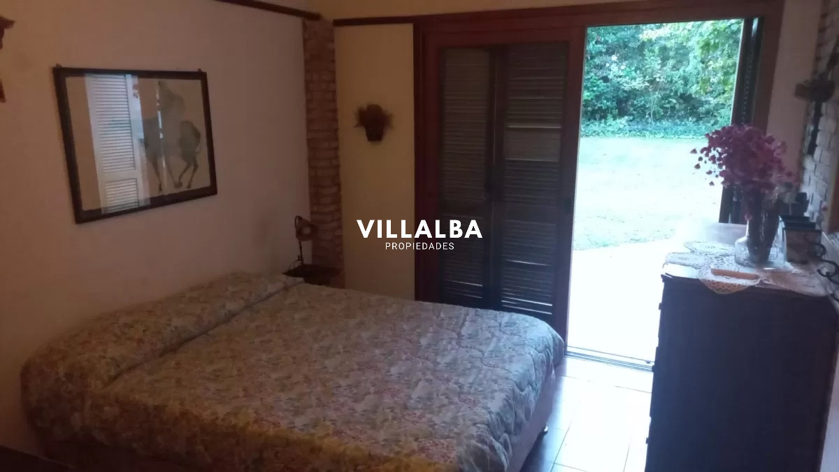 Apartamento ID.1483 - Venta Casa en Aidy Grill, Punta del Este con parrillero a pocas cuadras del mar