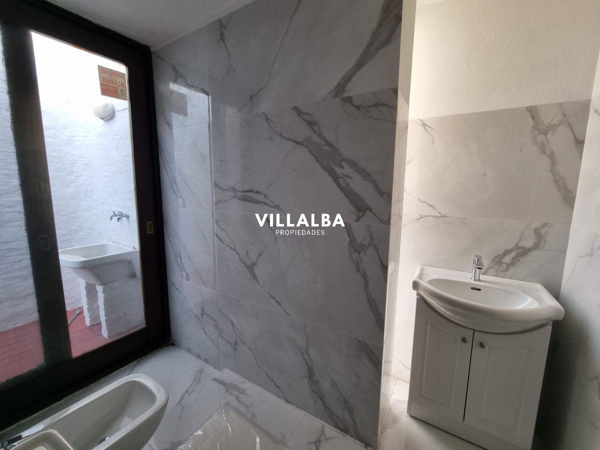 Apartamento ID.2038 - Oportunidad, casa en primera línea de playa mansa.