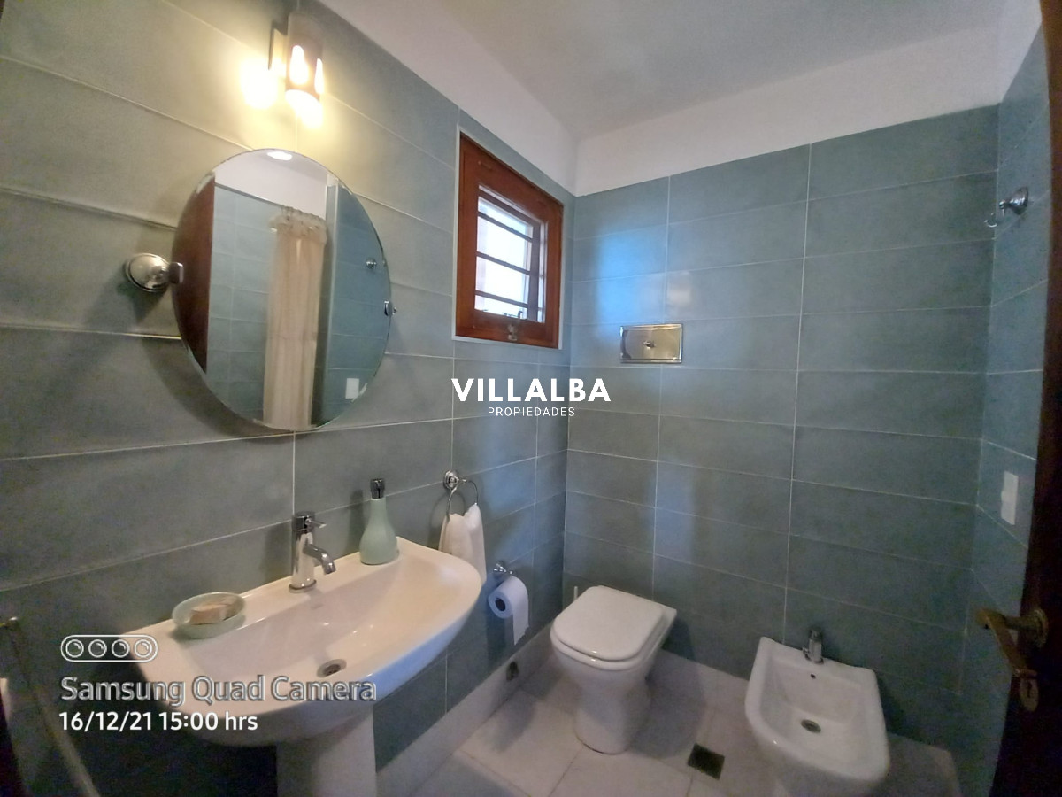 Casa ID.1689 - Vende casa en excelente estado, reciclada. De 6 dormitorios en Peninsula. Punta del Este