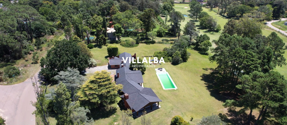 Casa ID.3251 - En venta casa de 4 dormitorios, con agradable entorno en Golf, Punta del Este.