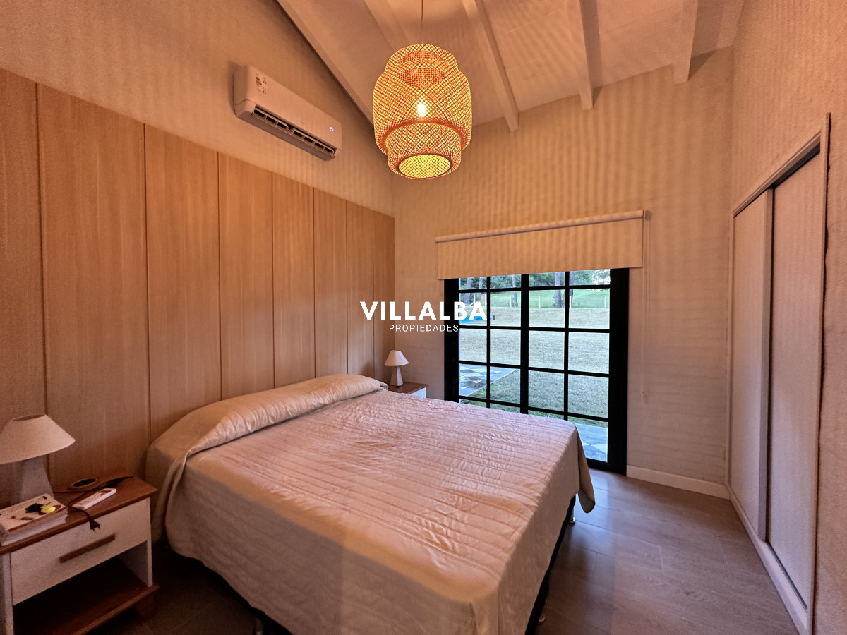 Apartamento ID.3826 - Vende casa de 3 dormitorios con fondo al Club de Golf, Punta Ballena