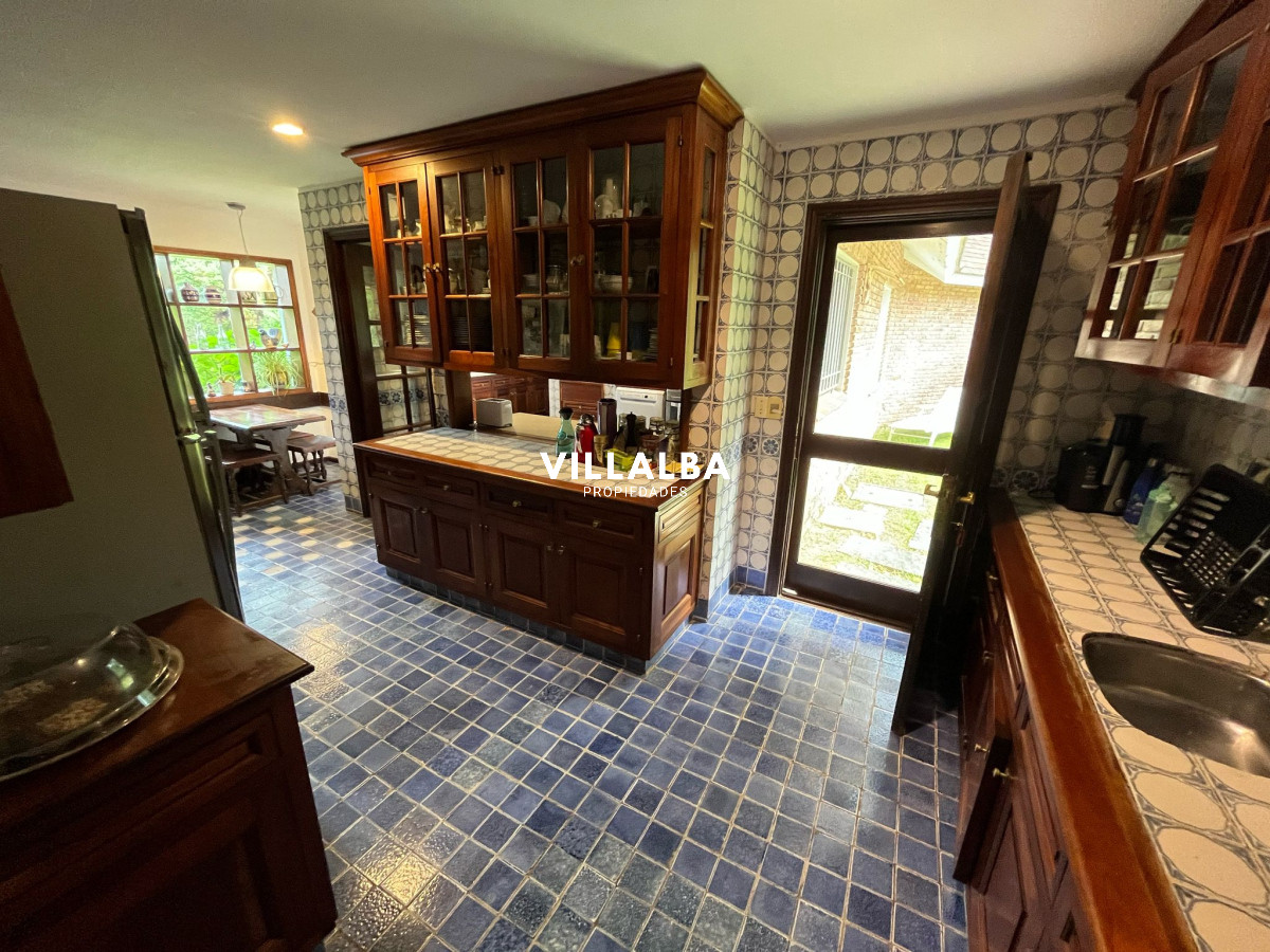 Apartamento ID.3323 - Hermosa mansión en Golf de 6 dormitorios , Punta del Este