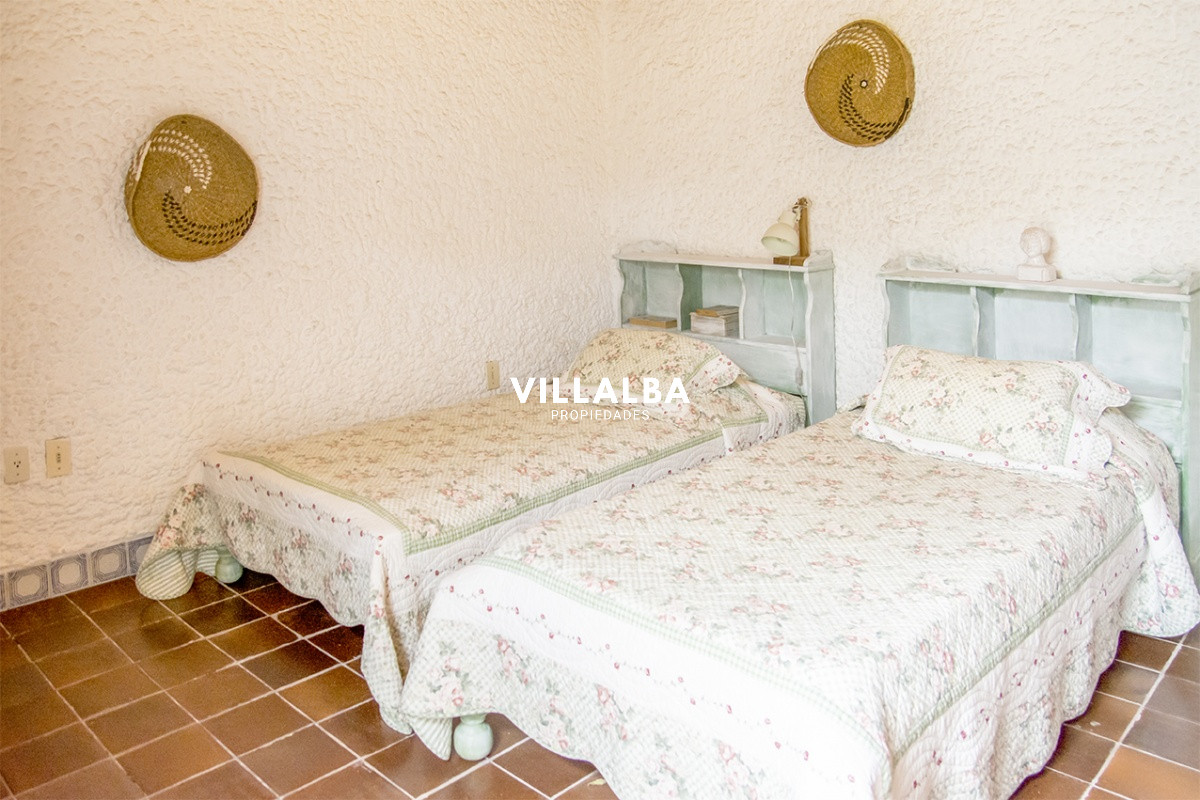 Casa ID.2673 - Hermosa casa en venta en zona de la península.